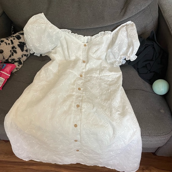 beautiful never worn cottage core white zip up dress with decorative buttons - Picture 2 of 2